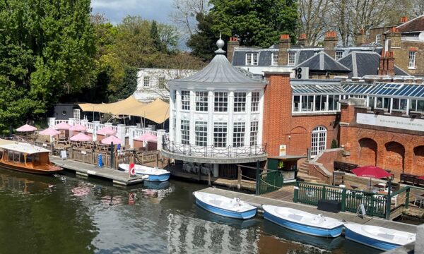 Mitre Hotel, Surrey entertaining view - easy destinations from London